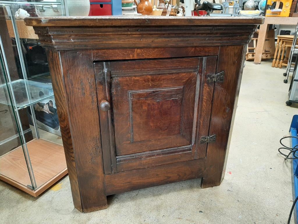 Hoekkastje van hout, Ophalen, Bruin