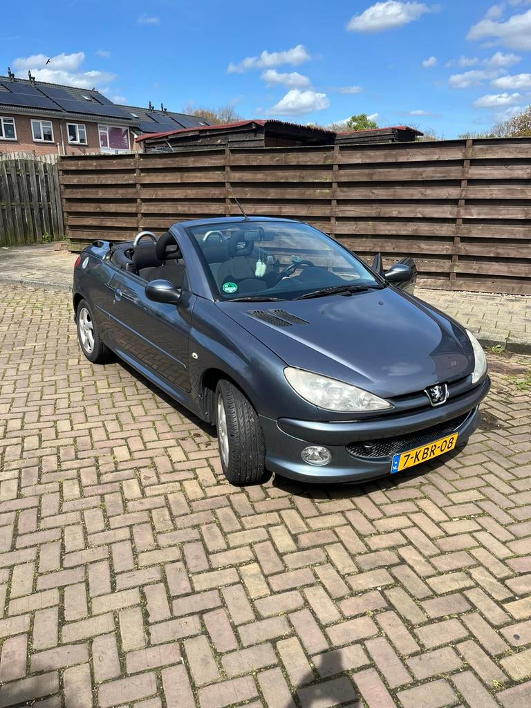 Peugeot 206 1.6 16V CC 2007 Grijs, Auto's, Voorwielaandrijving, 4 cilinders, Cabriolet, 4 stoelen