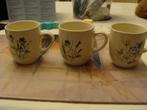 Te koop 3 kleine koffiebekkers met verschillende bloemen 8cm, Ophalen of Verzenden, Nieuw, Porselein, Kop en/of schotel