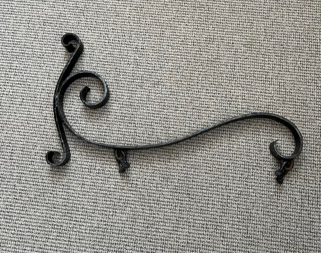 Smeedijzeren beugel voor naambord of hangplant, Ophalen of Verzenden, Klassiek, Metaal, Gebruikt