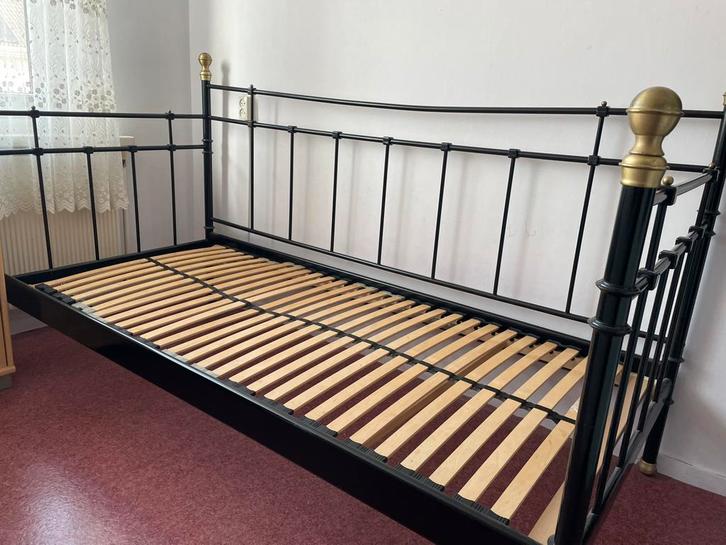 Ikea metal bed, Huis en Inrichting, Slaapkamer | Bedden, Gebruikt, Eenpersoons, 90 cm, 200 cm, Metaal, Zwart, Ophalen