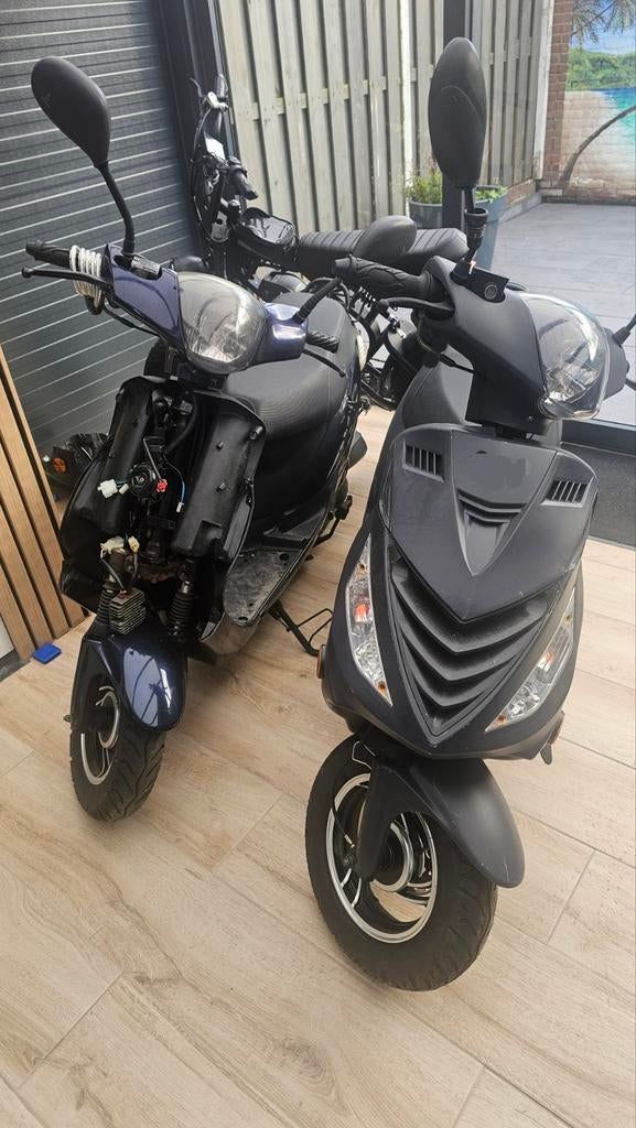 Twee scooters, moeten gemonteerd worden, Ophalen of Verzenden, Gebruikt, Overige merken