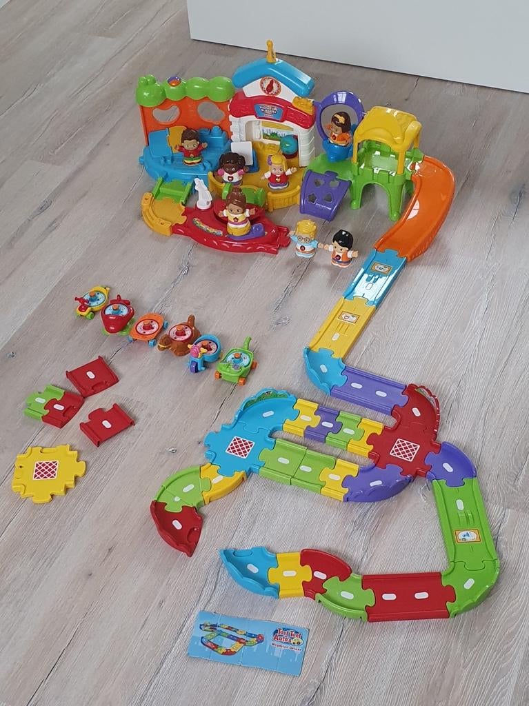VTech Vrolijke Vriendjes School met extra's, Ophalen of Verzenden, Gebruikt, 2 tot 4 jaar