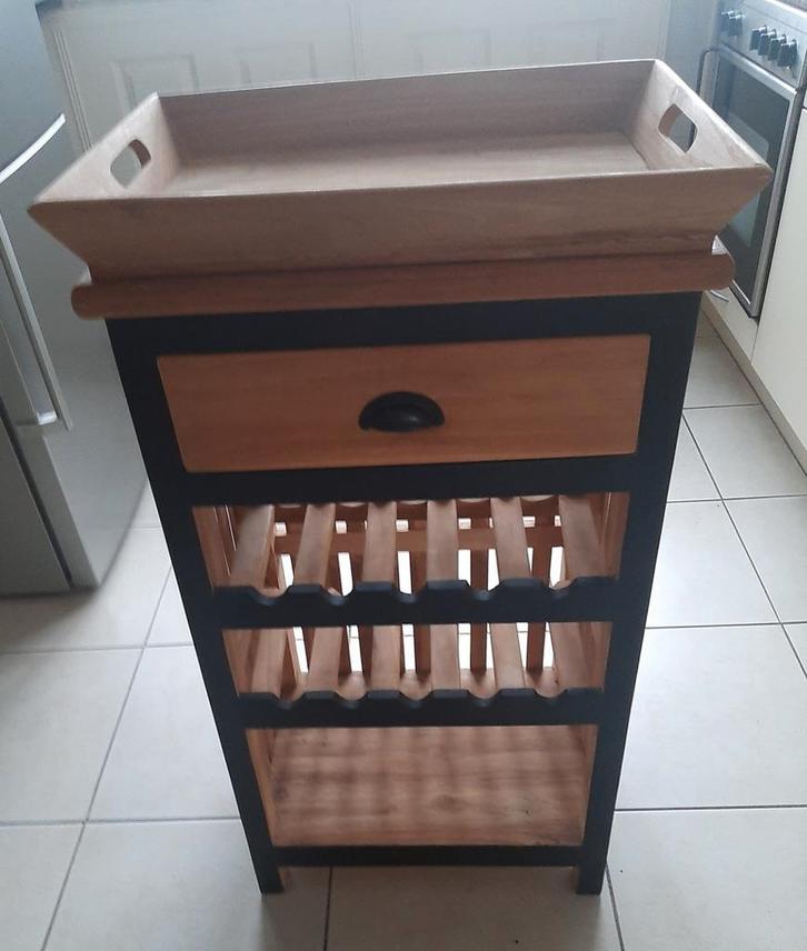 Stijlvol wijnmeubel met opbergruimte, Huis en Inrichting, Woonaccessoires | Wijnrekken, Gebruikt, 50 tot 75 cm, Hout, 5 tot 15 flessen