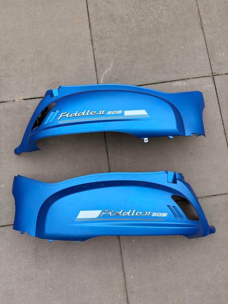Zijkappen origineel Sym Fiddle II matblauw, Fietsen en Brommers, Ophalen, Gebruikt, Kap, SYM