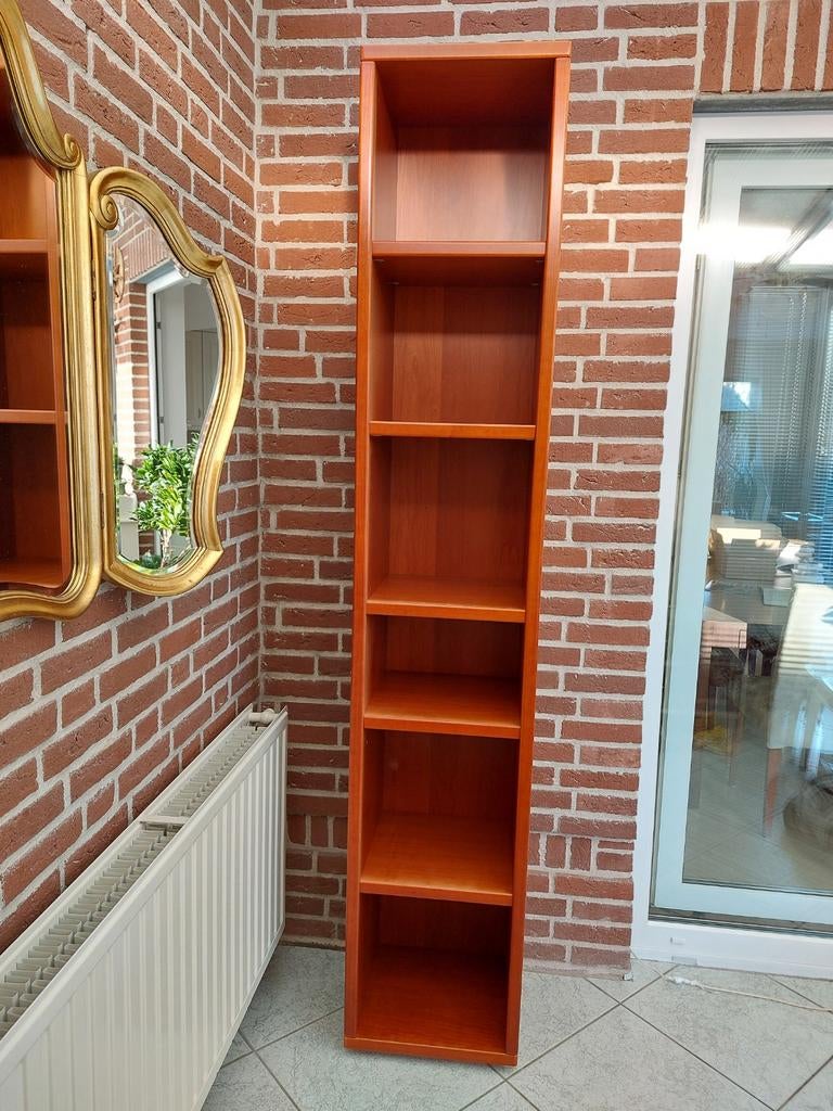 Stevige hoge boekenkast kersen, Ophalen, Met plank(en), Minder dan 50 cm, Gebruikt