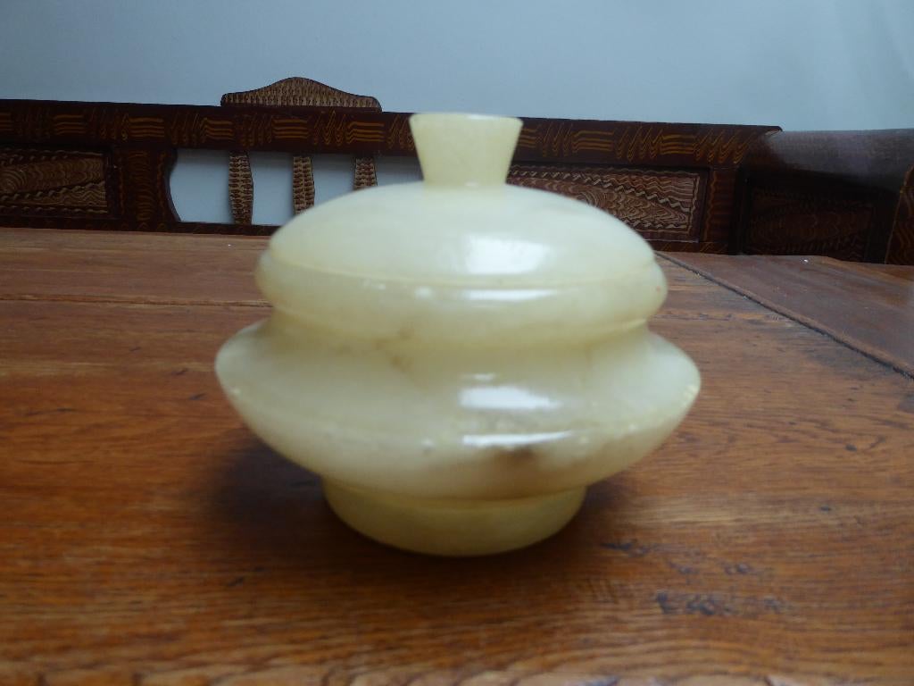 Mooi vormgegeven albasten doosje (2), Antiek en Kunst, Antiek | Woonaccessoires, Ophalen of Verzenden