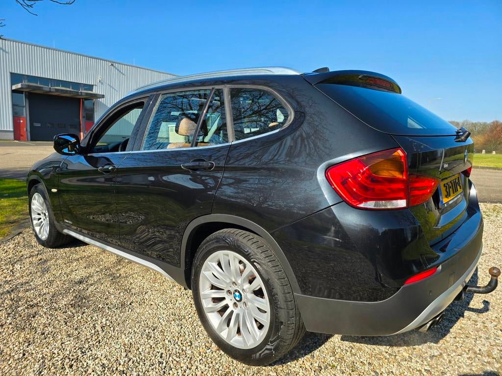 BMW X1 SDrive20i (EXPORT) PANORAMA/dak/XENON/leer, Auto's, BMW, Euro 5, Achterwielaandrijving, 4 cilinders, Zwart