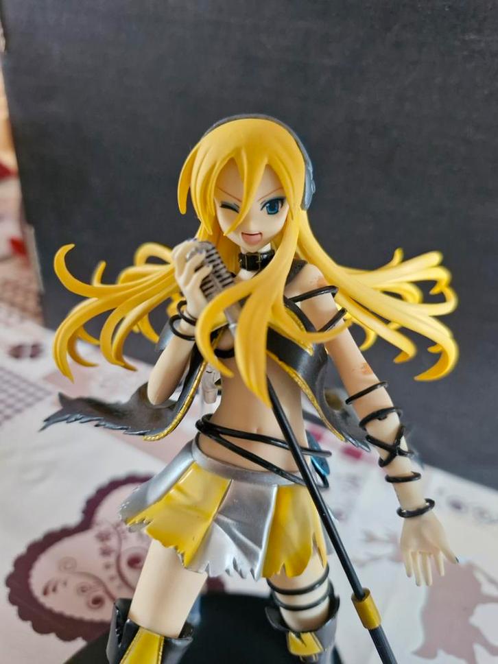 Vocaloid lily figure, Verzamelen, Poppetjes en Figuurtjes, Zo goed als nieuw, Ophalen of Verzenden