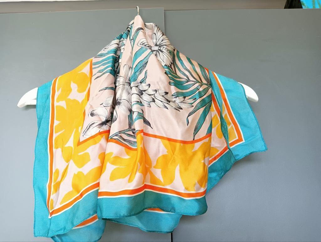 Mooie dunne zijden sjaal blauw/oranje/geel, Kleding | Dames, Mutsen, Sjaals en Handschoenen, H&M, Ophalen of Verzenden, Zo goed als nieuw