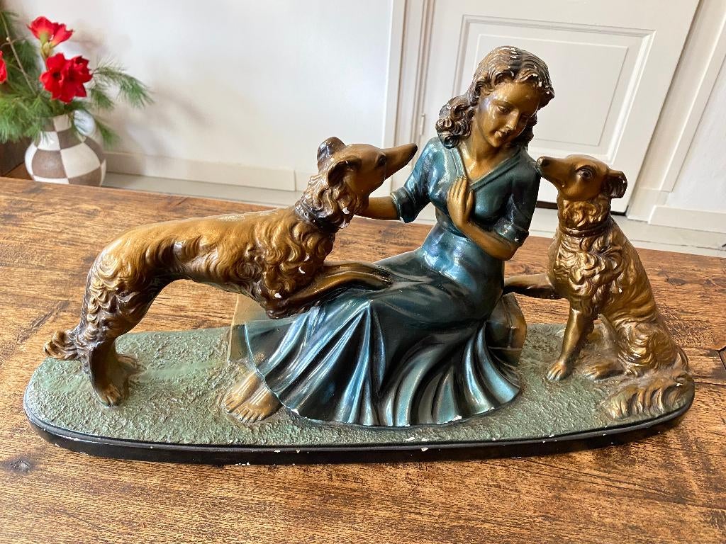 Art deco beeld van gips - vrouw met honden - jaren 20/30, Ophalen of Verzenden