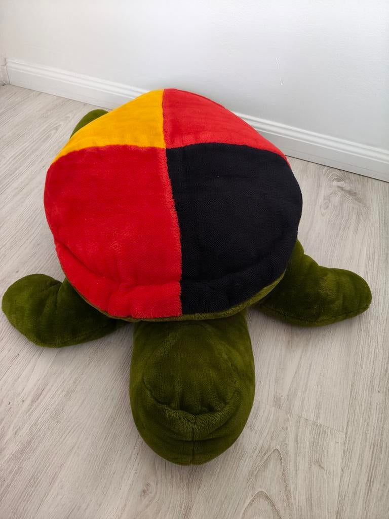 Grote knuffelschildpad - Groen, rood, geel, zwart, Kinderen en Baby's, Speelgoed | Knuffels en Pluche, Gebruikt, Overige typen