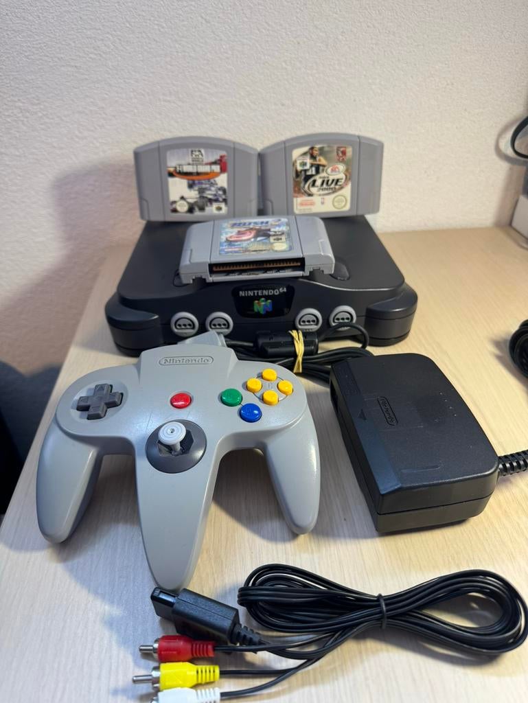Nintendo 64 Compleet met spellen N64, Spelcomputers en Games, Spelcomputers | Nintendo 64, Zo goed als nieuw, Met 1 controller