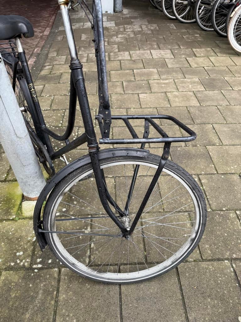 Zwarte transportfiets met voordrager en fietstassen, Overige merken, Versnellingen, Ophalen of Verzenden, 53 tot 56 cm