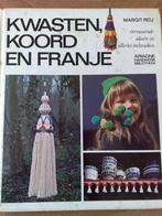 Kwasten, koord en franje - verrassende ideeën - Margit Reij, Verzenden, Zo goed als nieuw, Breien of Haken, Patroon of Boek
