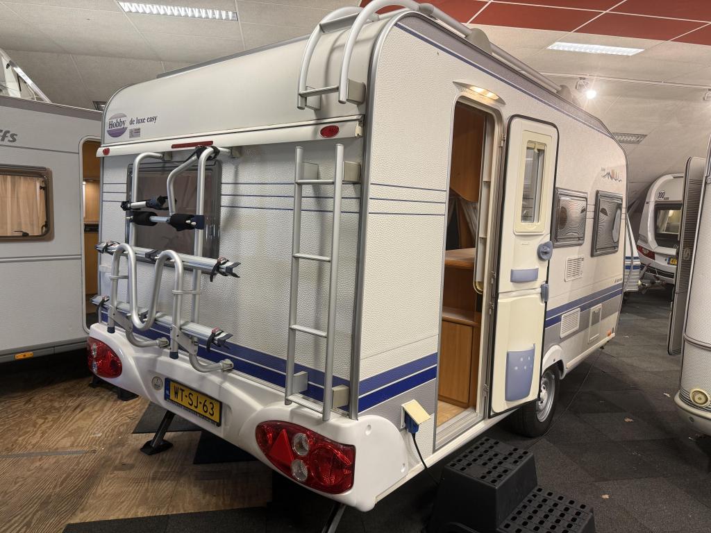 Hobby De luxe Easy 440 SF VASTBED TREINZIT LUIFEL, Caravans en Kamperen, Caravans, Hobby, Overige typen, Bedrijf, Treinzit