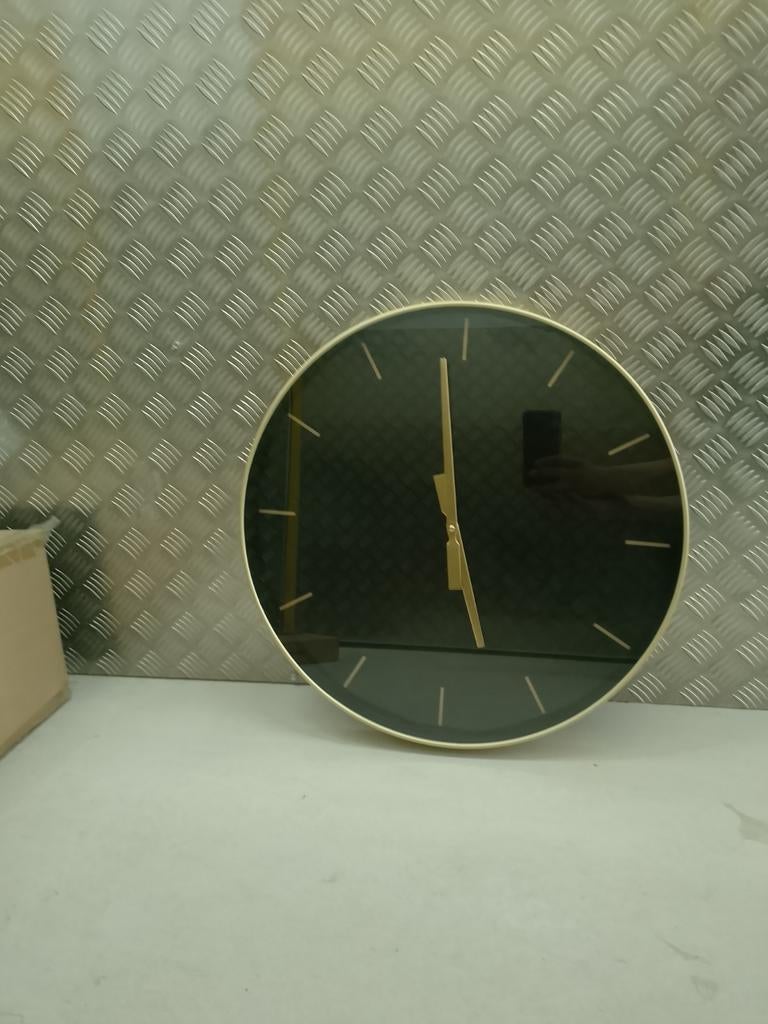 Moderne Wandklok Goud Zwart Design, Ophalen of Verzenden, Zo goed als nieuw, Analoog, Wandklok