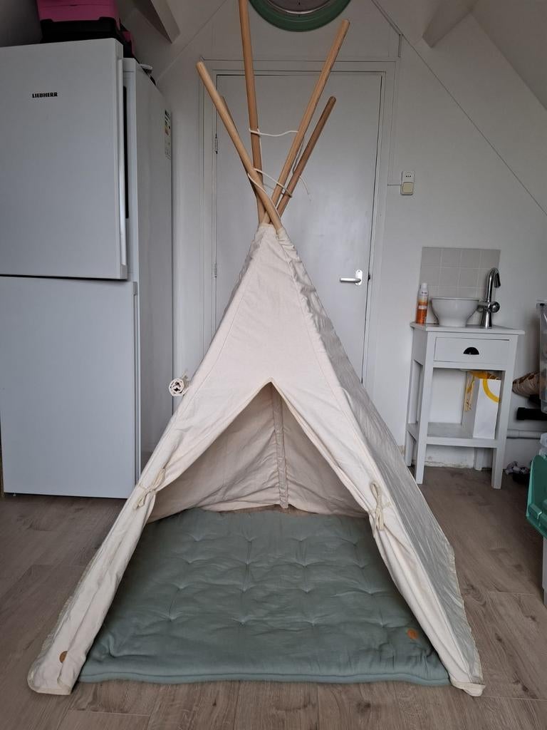Tipi Tent: Petit Amelie met speelmat, Ophalen, Zo goed als nieuw, Hout