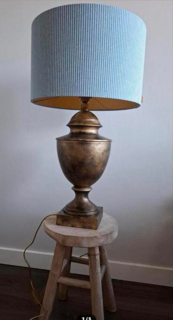 Stijlvolle Lamp: Blauw Gestreepte Kap & Gouden Voet, Ophalen of Verzenden, Nieuw, Modern, Klassiek, Elegant