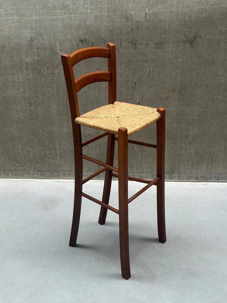 Vintage Venezia Brutalistische Barkruk met Riet Zitting, Huis en Inrichting, Barkrukken, Gebruikt, 90 cm of meer, Hout, 1 kruk