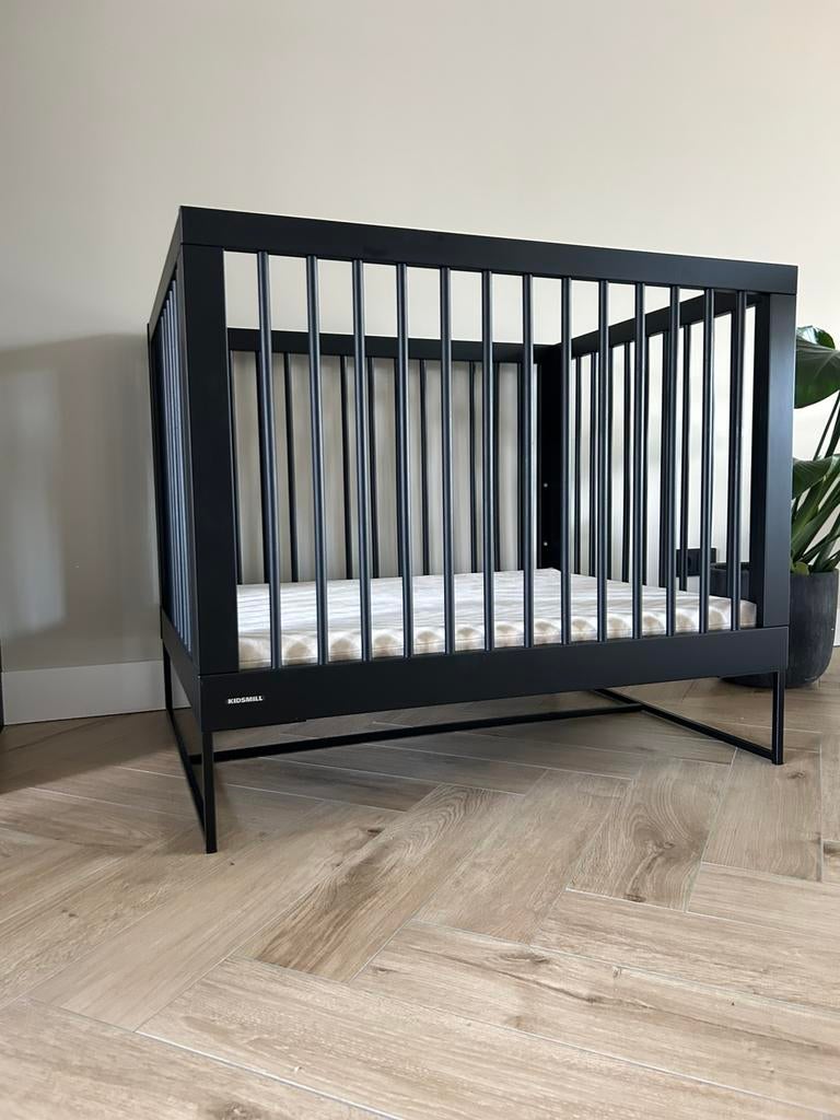 Kidsmill modular box zwart 100x80 incl matras en velour hoes, Ophalen, Zo goed als nieuw, Rechthoekig