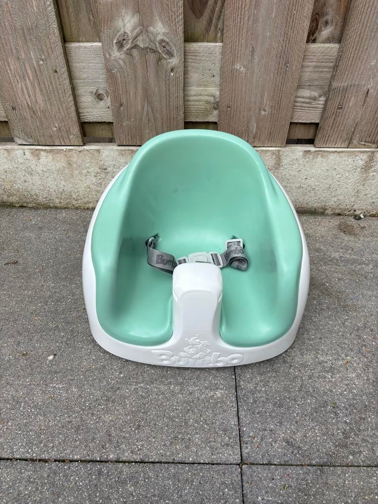 Bumbo stoel met blad - Zo goed als nieuw, Kinderen en Baby's, Kinderstoelen, Zo goed als nieuw, Overige typen, Afneembaar eetblad