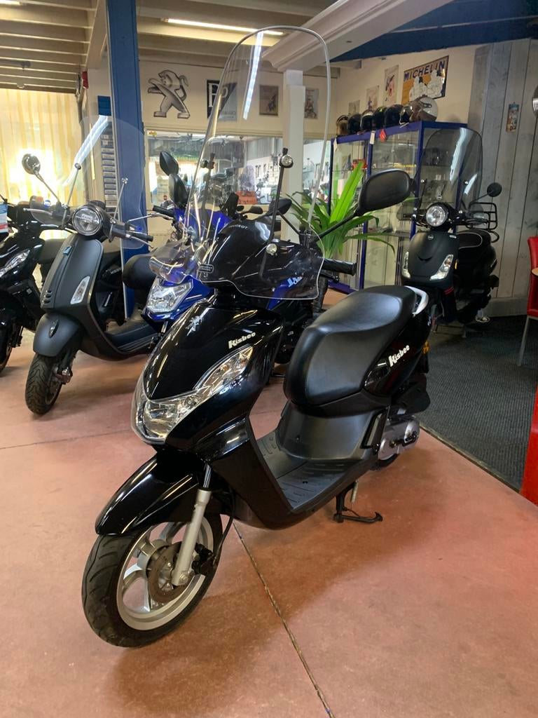 Gebro scooters: Peugeot kisbee 25KM SNOR zwart  BJ2016, Fietsen en Brommers, Scooters | Peugeot, Gebruikt, Overige modellen, Ophalen of Verzenden