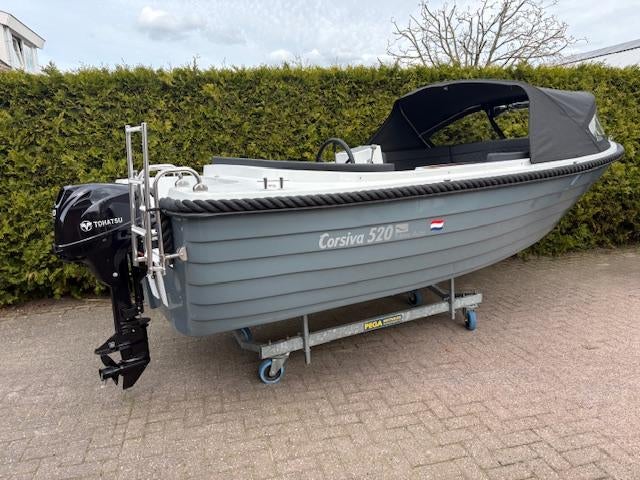 VAARKLAAR! Luxe Corsiva 520 met Tohatsu 20 PK en Buiskap, Watersport en Boten, Sloepen, Gebruikt, Polyester, Overige brandstoffen