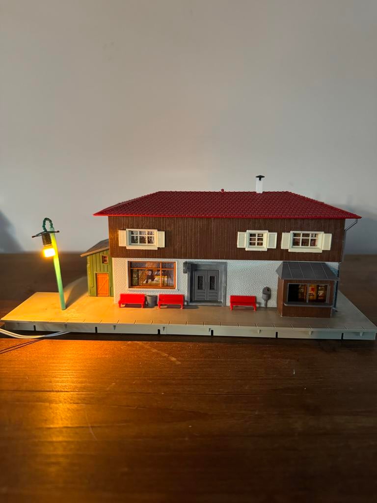 Faller Authentiek Station H0 met werkende verlichting, Overige merken, Gebruikt, Gelijkstroom of Wisselstroom, Brug, Tunnel of Gebouw