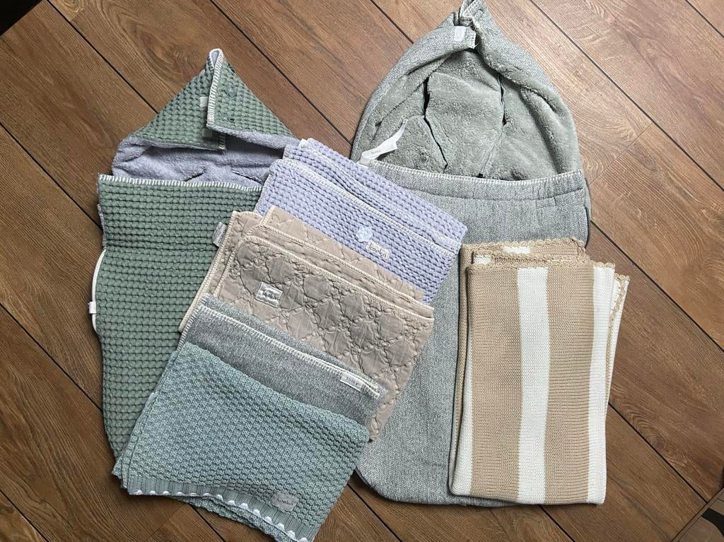 Koeka voetenzakken en dekentjes in zachte kleuren, Ophalen of Verzenden, Gebruikt, Deken