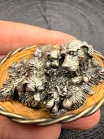 Miniatuur Zilveren Hondjes in Rieten Mandje - 800 Zilver, Antiek en Kunst, Verzenden, Zilver