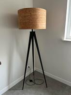 Staande lamp met mooie kurk kap., Huis en Inrichting, Lampen | Vloerlampen, Ophalen of Verzenden, Zo goed als nieuw, 150 tot 200 cm