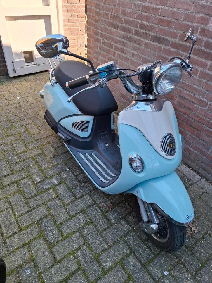 Znen 'Flash' retro scooter, Fietsen en Brommers, Snorfietsen en Snorscooters, Gebruikt, Overige merken, Benzine, Ophalen