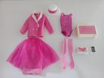 Kledingsetje van Barbie Day-To-Night 7929 uit 1985, Verzamelen, Poppen, Ophalen of Verzenden, Gebruikt, Kleertjes