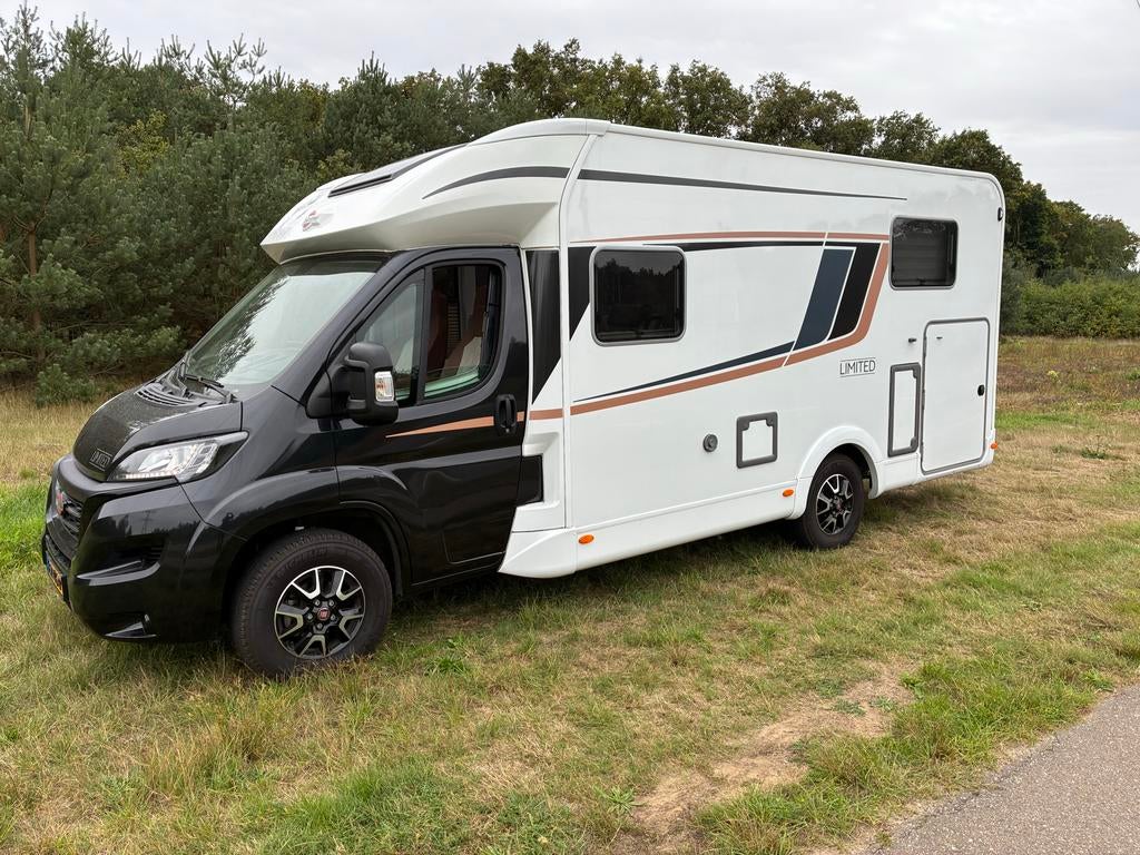 Burstner Limited 690 camper 2024, 15000 km, Caravans en Kamperen, Ringverwarming, Fiat, 6 tot 7 meter, Bedrijf