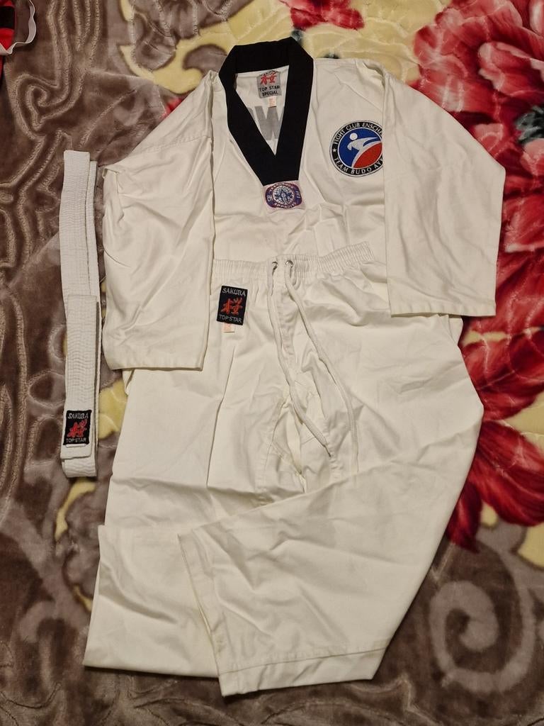 Taekwondo pak te koop – zo goed als nieuw, Sport en Fitness, Vechtsporten en Zelfverdediging, Maat XS of kleiner, Ophalen of Verzenden