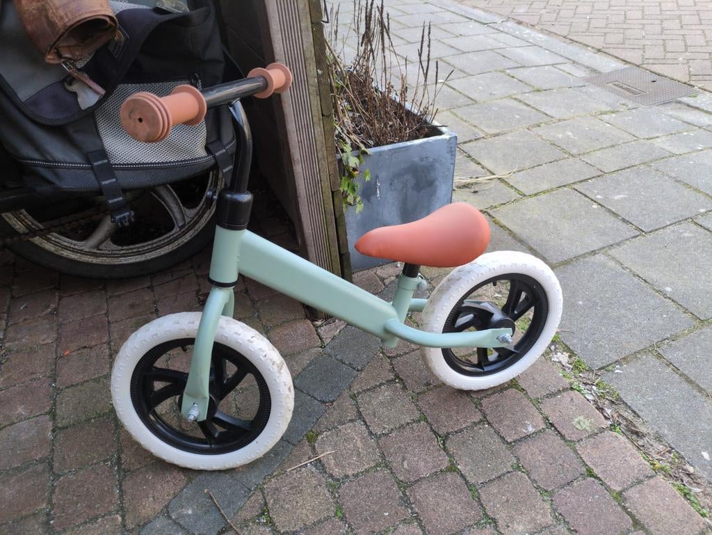 Loopfietsje mintgroen met bruin zadel en handvatten, Ophalen of Verzenden, Gebruikt, Loopfiets