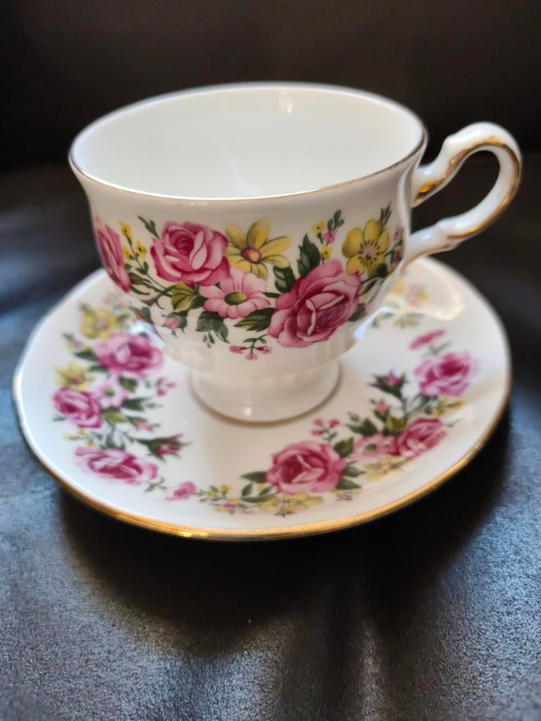 Engelse, Royal Vale porselein koffie kop., Verzamelen, Porselein, Kristal en Bestek, Ophalen of Verzenden, Zo goed als nieuw, Porselein