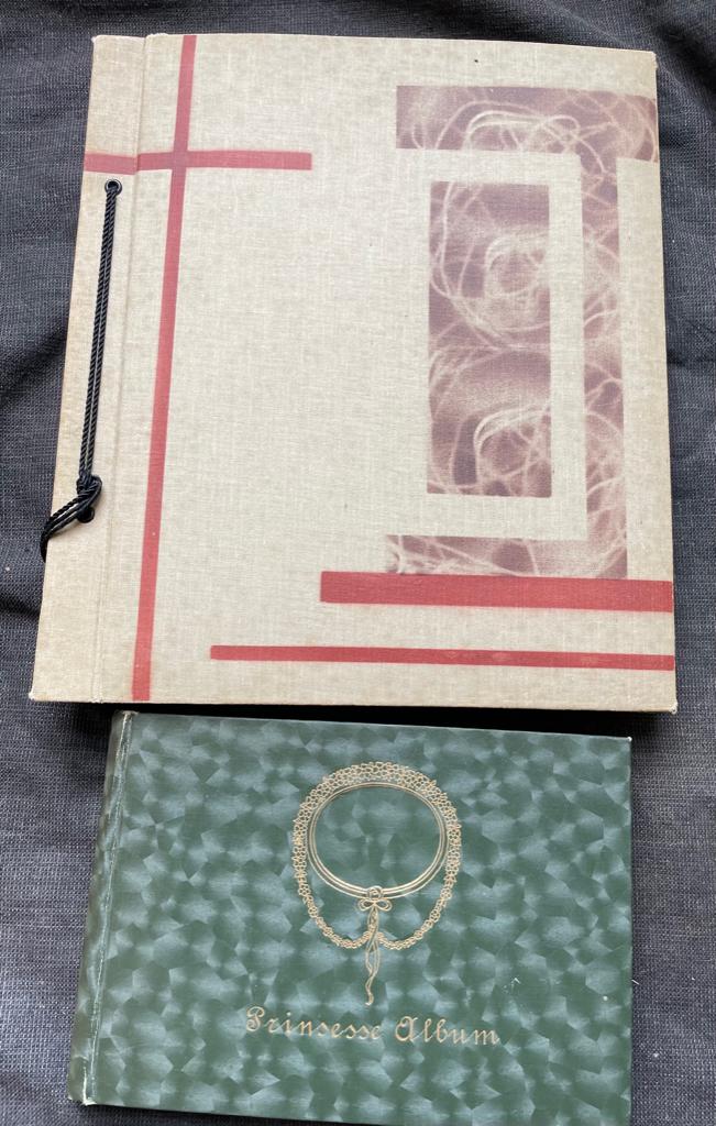 2 oude albums met ansichtkaarten van het Koninklijk Huis., Ophalen of Verzenden, Zo goed als nieuw, Kaart, Foto of Prent