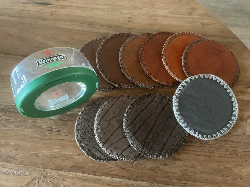 10 handgemaakte lederen onderzetters in Heinekenhouder, Ophalen of Verzenden, Gebruikt, Glas of Kopje
