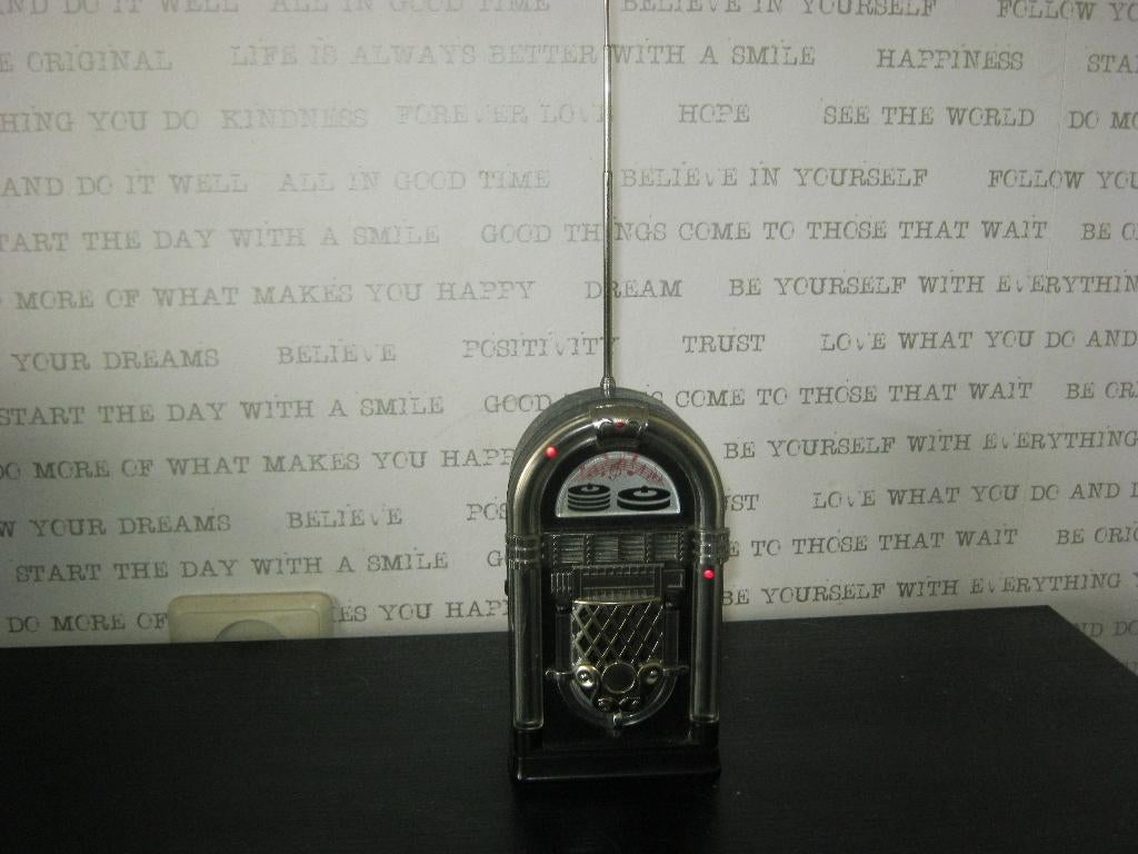 Kleine radio jukebox stijl., Ophalen of Verzenden, Zo goed als nieuw, Radio