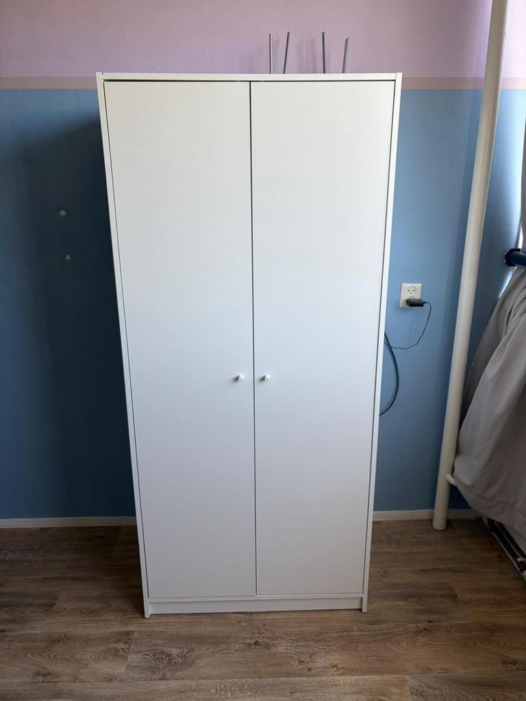 Kledingkast kleppstadd, Ophalen, Met deur(en), 100 tot 150 cm, Zo goed als nieuw