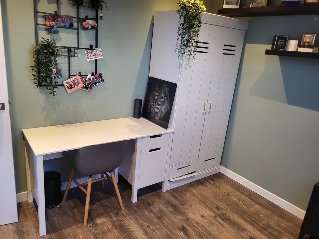 WOOOD Kinderkamer: Bed, Bureau en Kledingkast, Ophalen, 85 tot 100 cm, Zo goed als nieuw, Lattenbodem