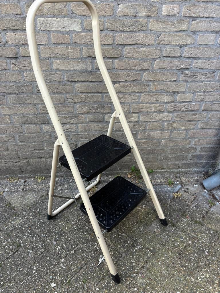 Piccolo Leifheid  2-tredes huishoudtrap met hoge beugel, Gebruikt, Trap, Ophalen of Verzenden, Opvouwbaar of Inschuifbaar