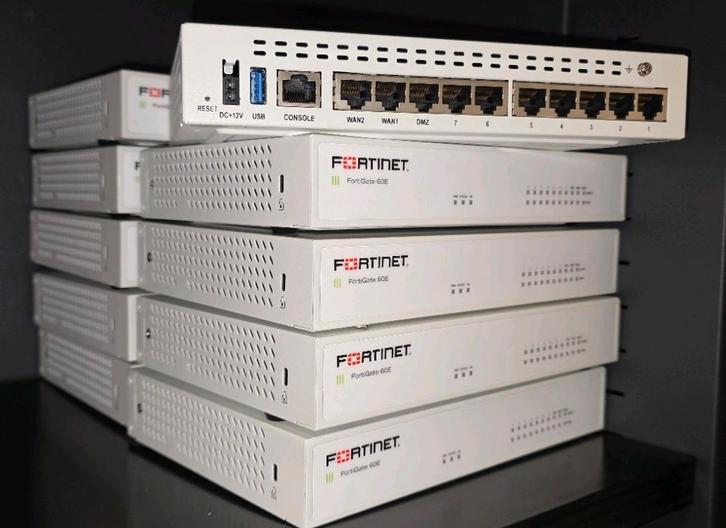 Fortinet FortiGate-60E Firewall Gebruikt maar in goede staat, Computers en Software, Netwerk switches, Zo goed als nieuw, Ophalen of Verzenden