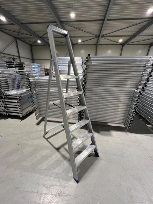 Nieuwe Aluminium Bordestrap 6 Treden, Doe-het-zelf en Verbouw, Ladders en Trappen, Nieuw, Trap, 2 tot 4 meter, Ophalen of Verzenden