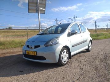 Toyota Aygo 1.0 12V Vvt-i 5DRS 2008 Blauw beschikbaar voor biedingen