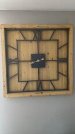 Grote houten klok 1 x 1 meter binnenwerk metaal, Ophalen, Zo goed als nieuw, Wandklok