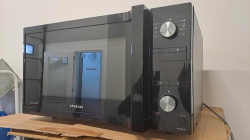 samsung magnetron 1550W minimaal gebruikt, Witgoed en Apparatuur, Magnetrons, Gebruikt, Vrijstaand, Magnetron, 45 tot 60 cm, Draaiplateau