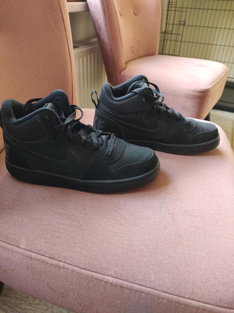 Nike Court Borough Mid 2 Schoenen - Zwart - Maat 39 (6,5), Ophalen of Verzenden, Nieuw, Jongen of Meisje